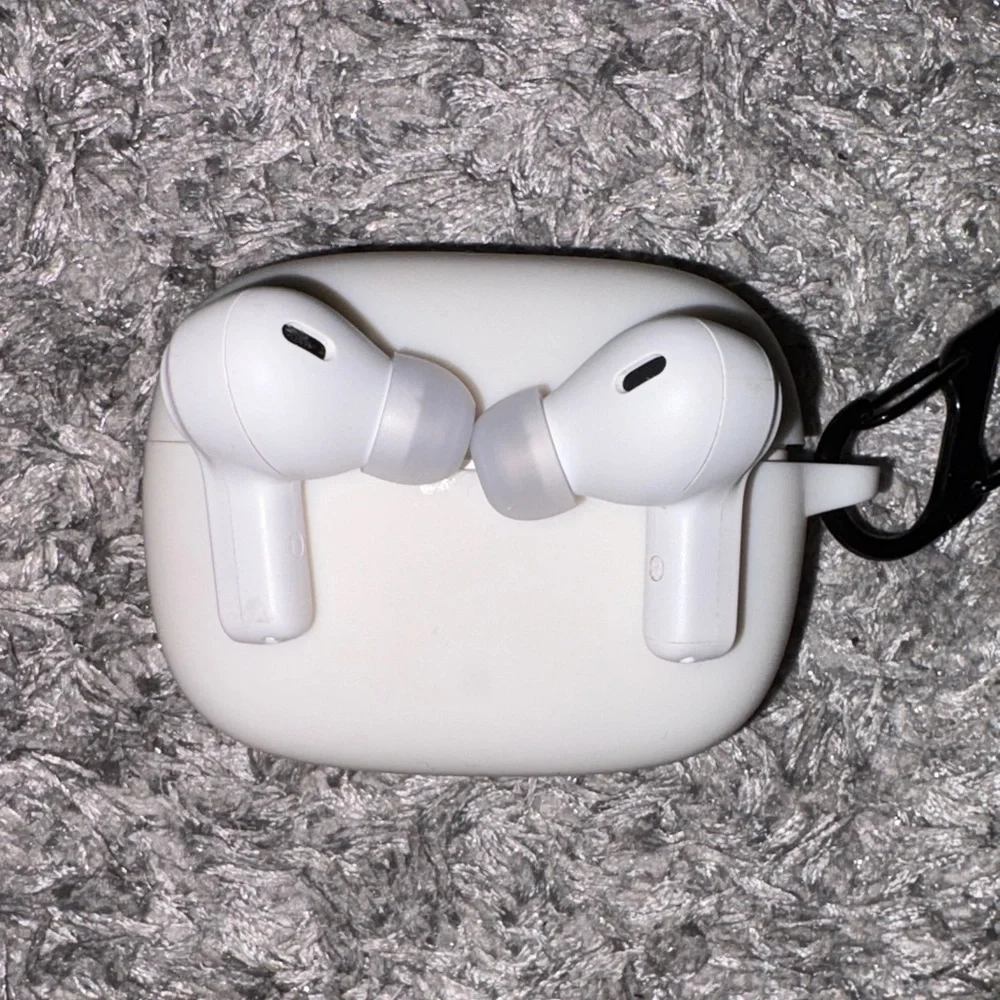 JBL VIBE 200TWS Wireless Earbuds with Case and Charger Cord, Lightly Used